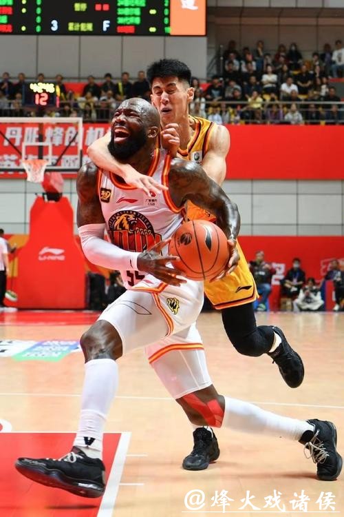 青岛力克吉林赢卡位战 约翰逊轰34+15琼斯42+12+12 青岛力克吉林赢卡位战 约翰逊轰34+15琼斯42+12+12